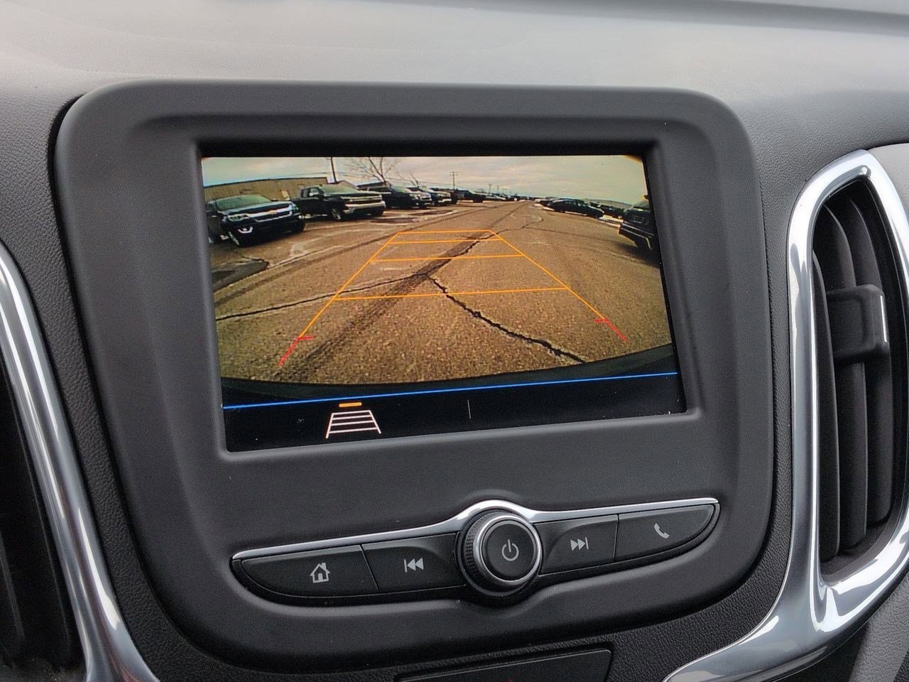 Thumbnail: 2020 Chevrolet Equinox - 28