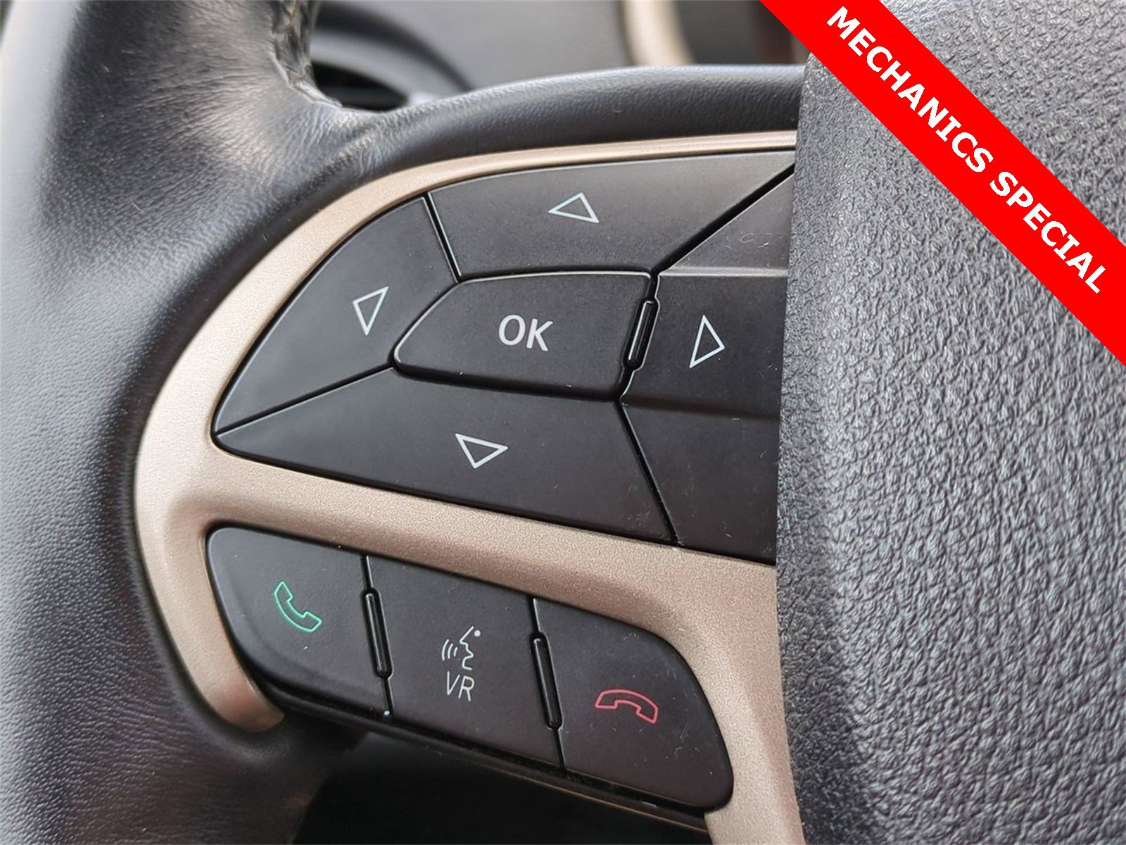 Thumbnail: 2015 Jeep Cherokee - 22