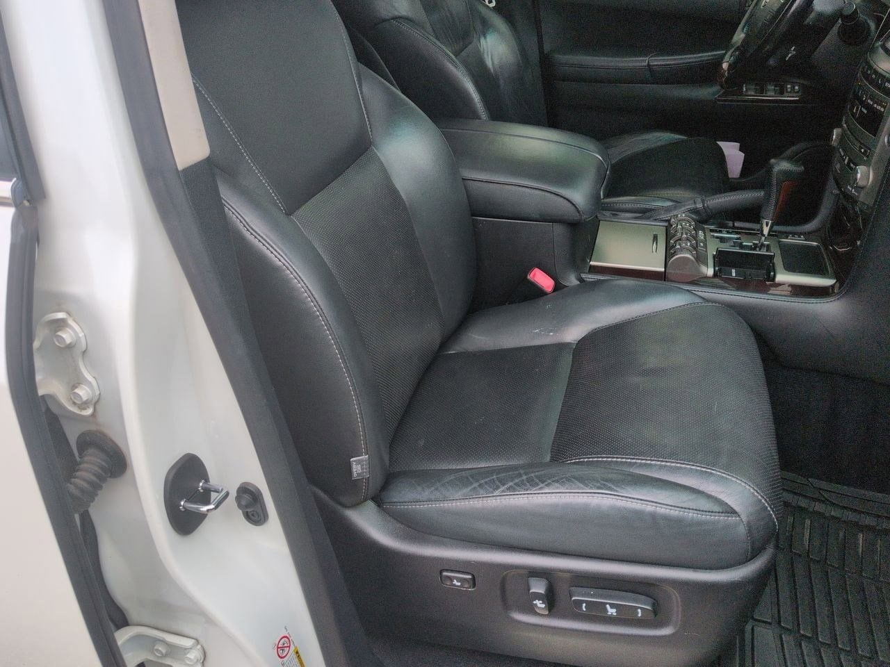 Thumbnail: 2013 Lexus LX - 24