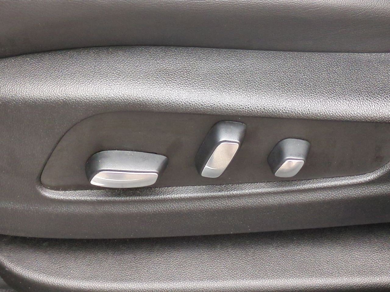 Thumbnail: 2023 Cadillac XT5 - 16