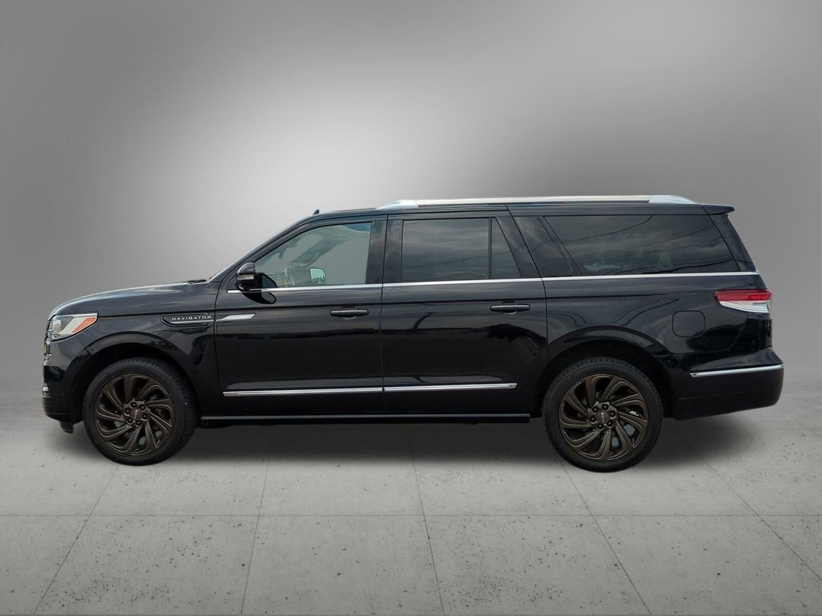 Thumbnail: 2022 Lincoln Navigator L - 3