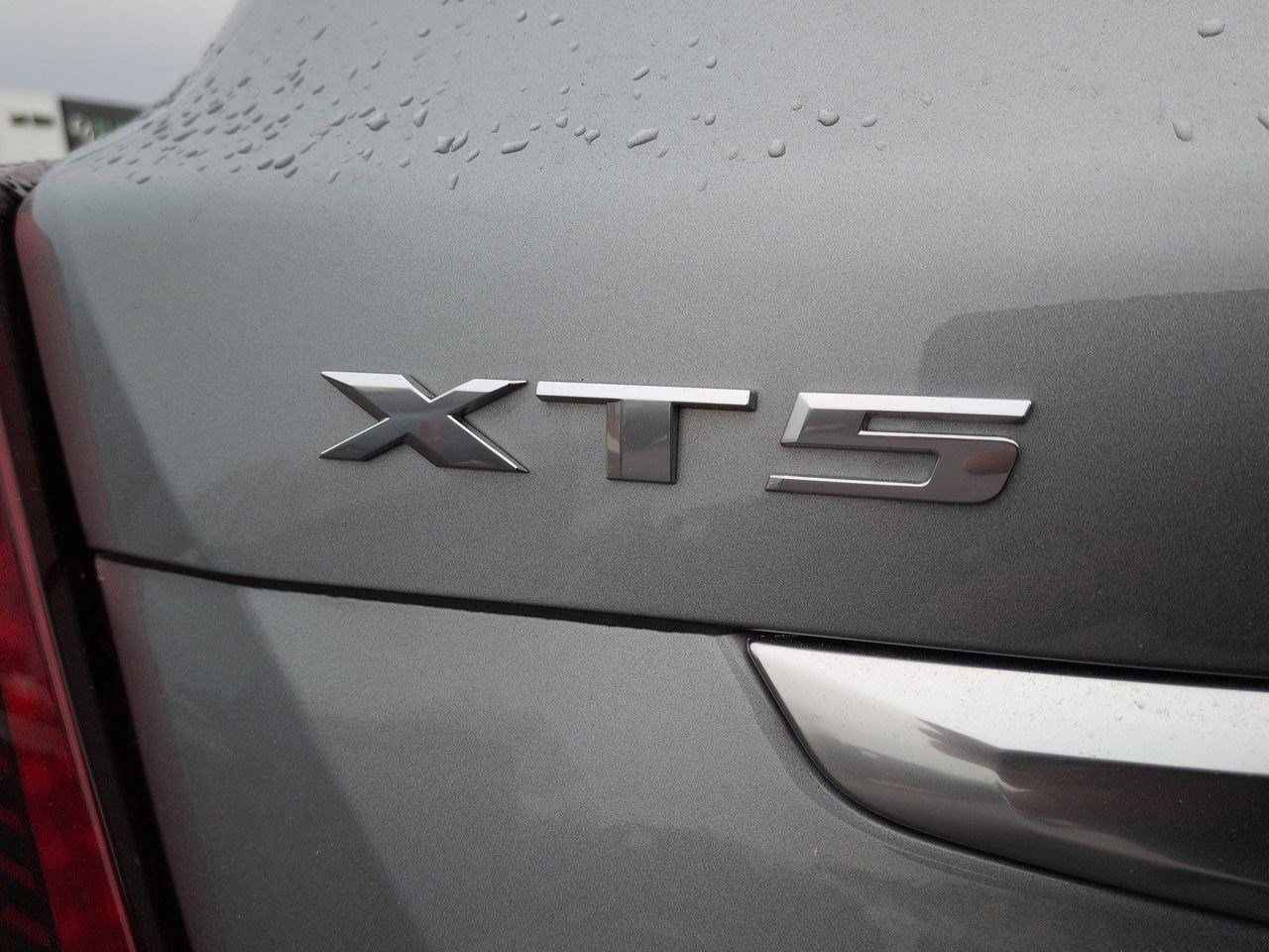 Thumbnail: 2023 Cadillac XT5 - 12