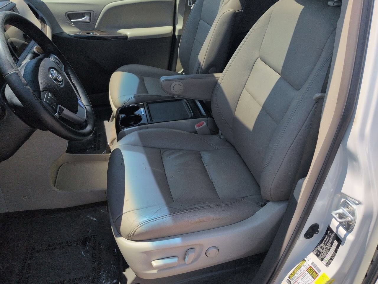 2015 Toyota Sienna XLE - Photo 15
