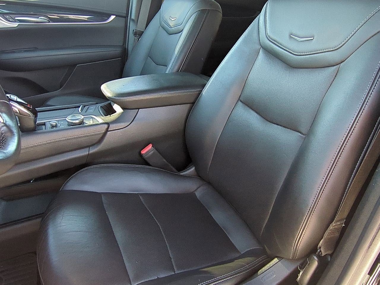 Thumbnail: 2023 Cadillac XT5 - 16