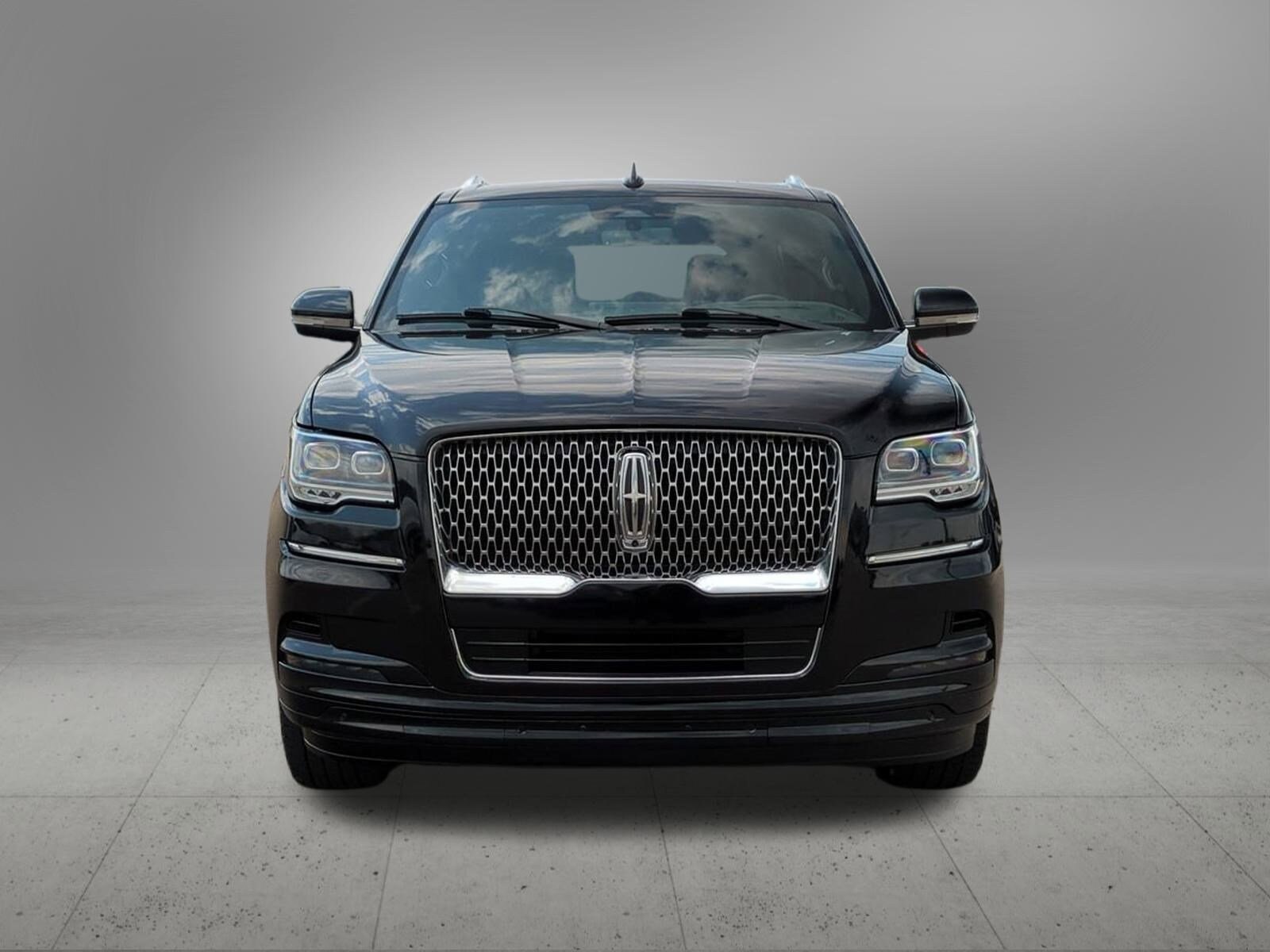 Thumbnail: 2022 Lincoln Navigator L - 9
