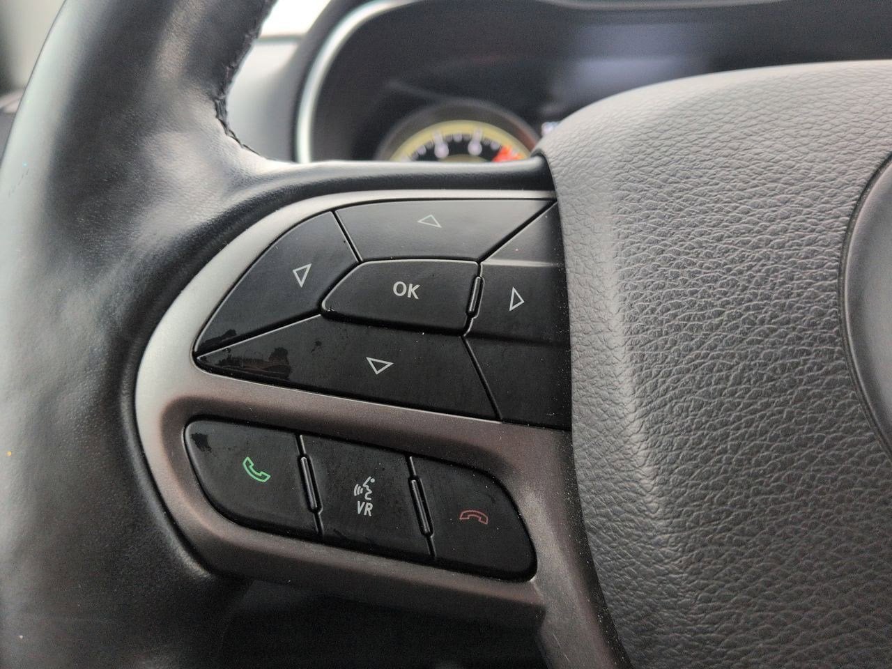 Thumbnail: 2020 Jeep Cherokee - 23