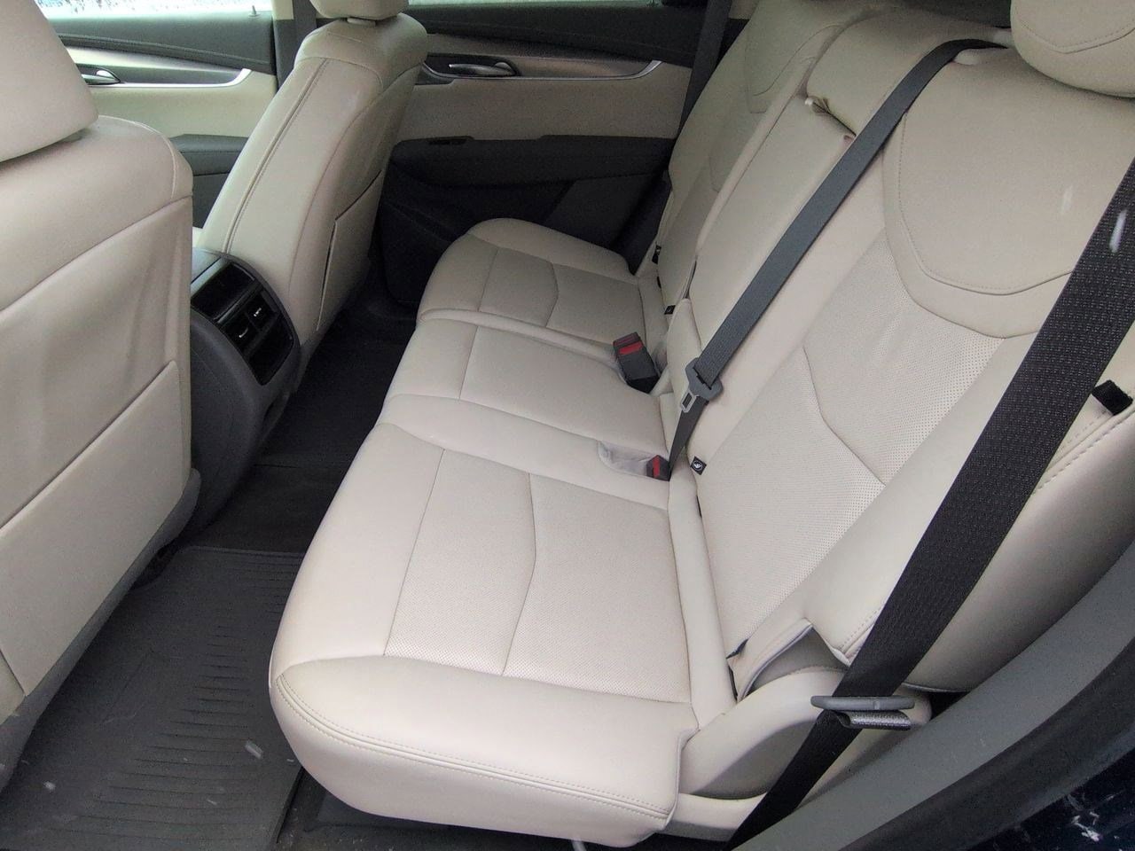 Thumbnail: 2024 Cadillac XT5 - 20