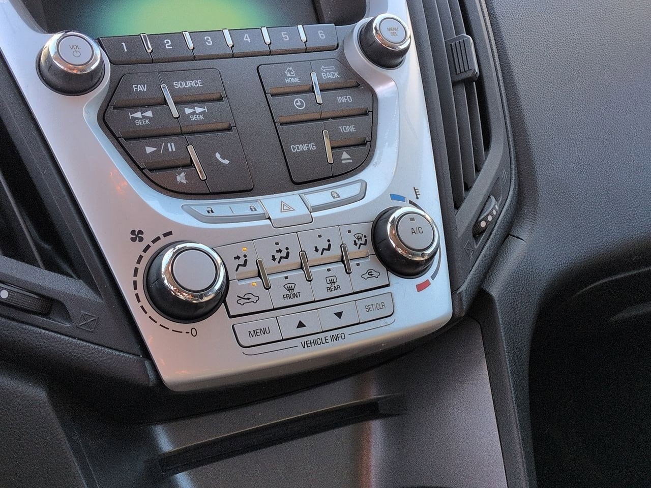 Thumbnail: 2012 Chevrolet Equinox - 27