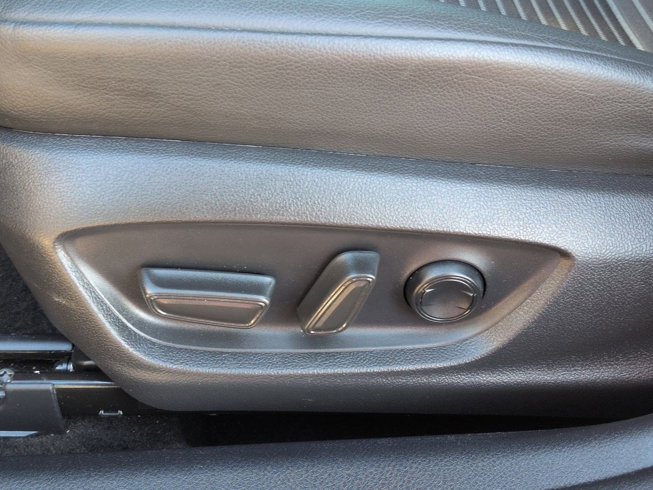 Thumbnail: 2021 Toyota Camry - 16