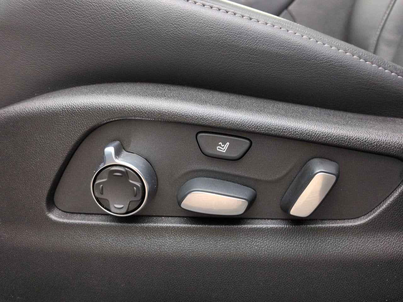 Thumbnail: 2023 Cadillac XT4 - 17