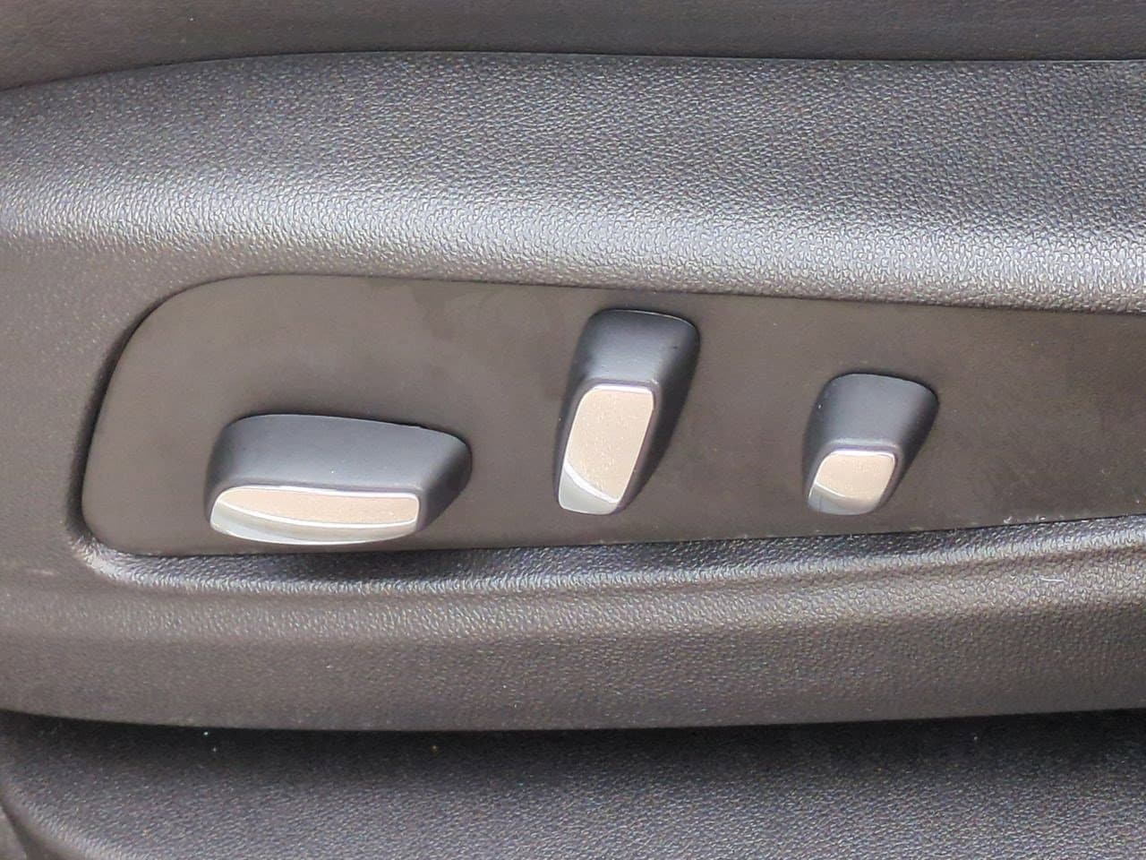 Thumbnail: 2023 Cadillac XT5 - 17