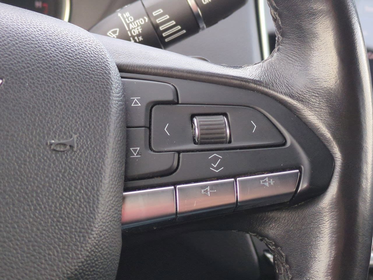 Thumbnail: 2021 Cadillac XT4 - 26