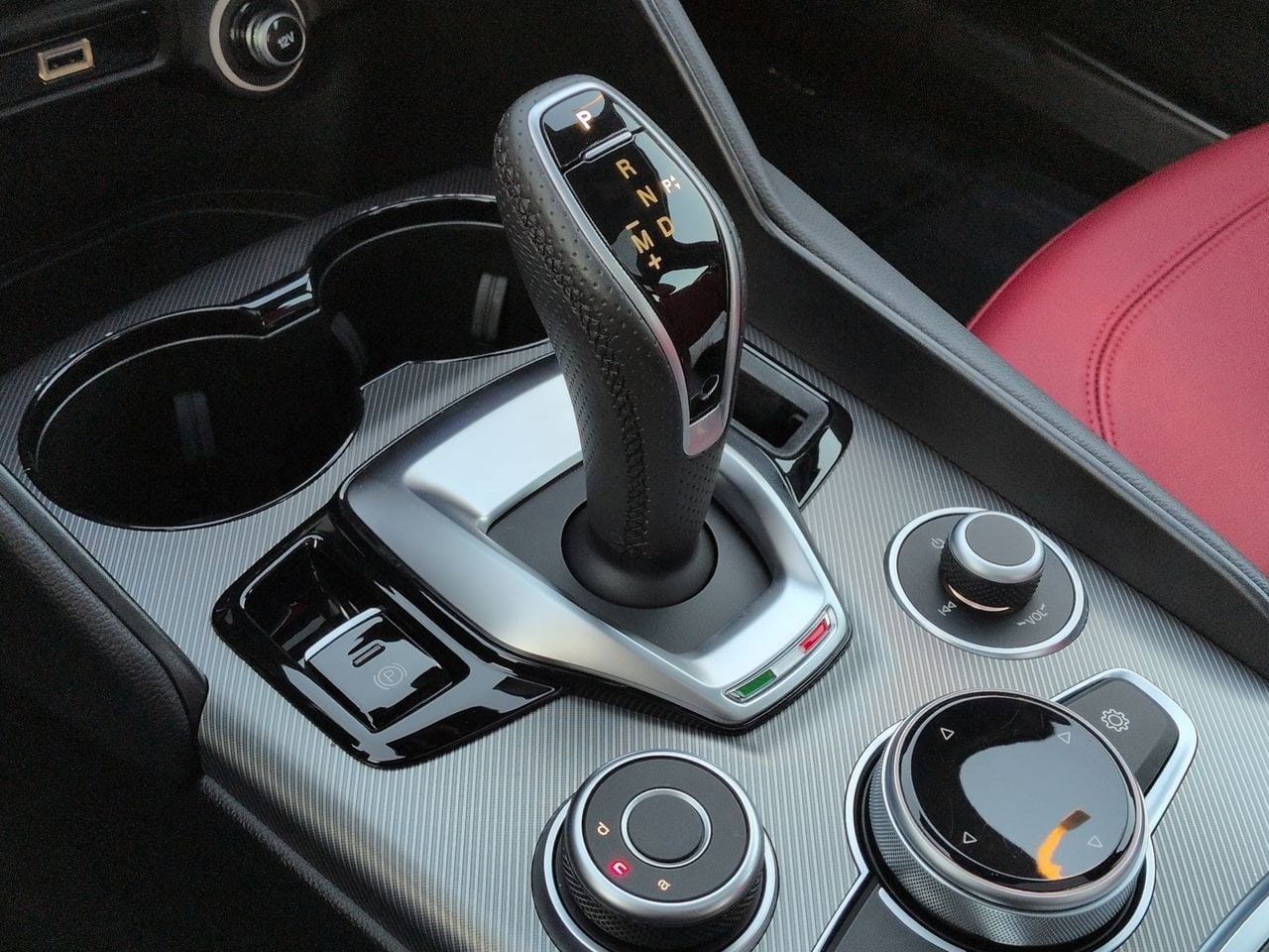 Thumbnail: 2024 Alfa Romeo Giulia - 32