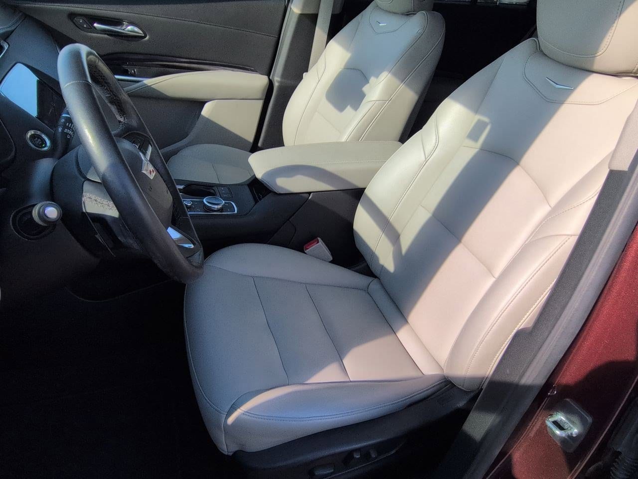 Thumbnail: 2022 Cadillac XT4 - 16