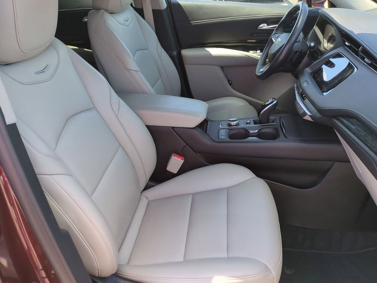 Thumbnail: 2022 Cadillac XT4 - 22