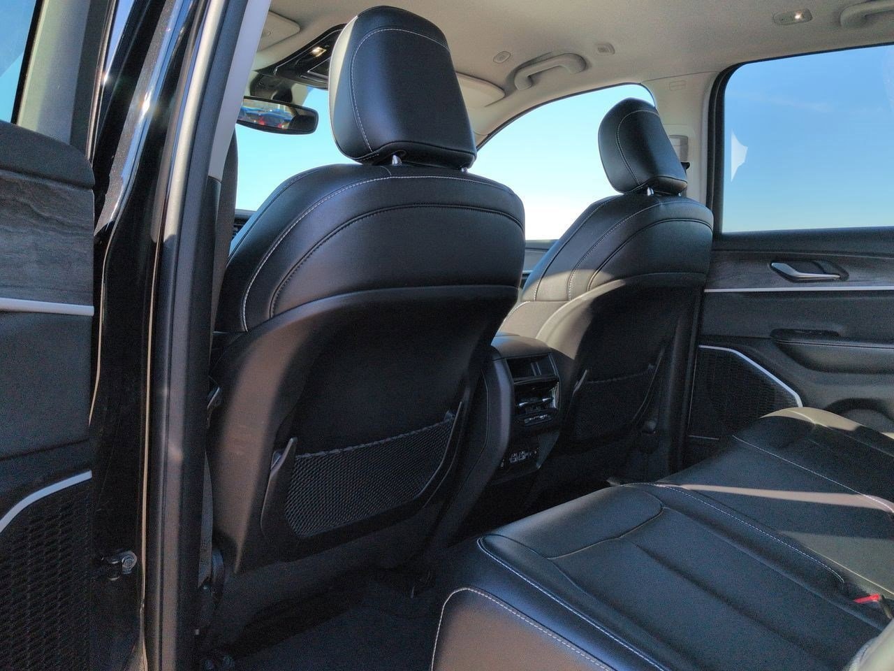 Thumbnail: 2022 Jeep Grand Cherokee - 18