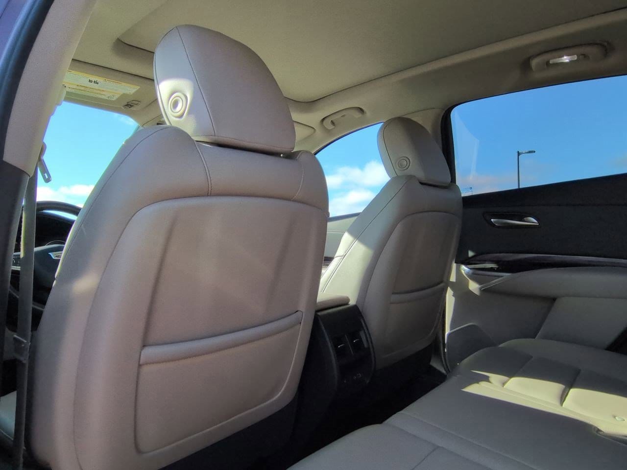 Thumbnail: 2022 Cadillac XT4 - 18