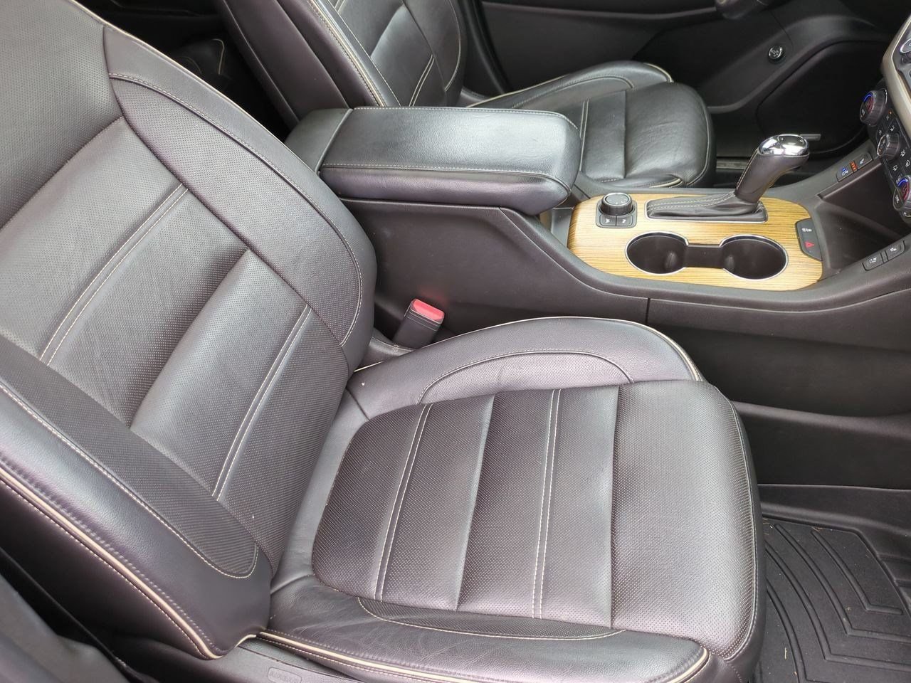 2017 GMC Acadia Denali - Photo 22