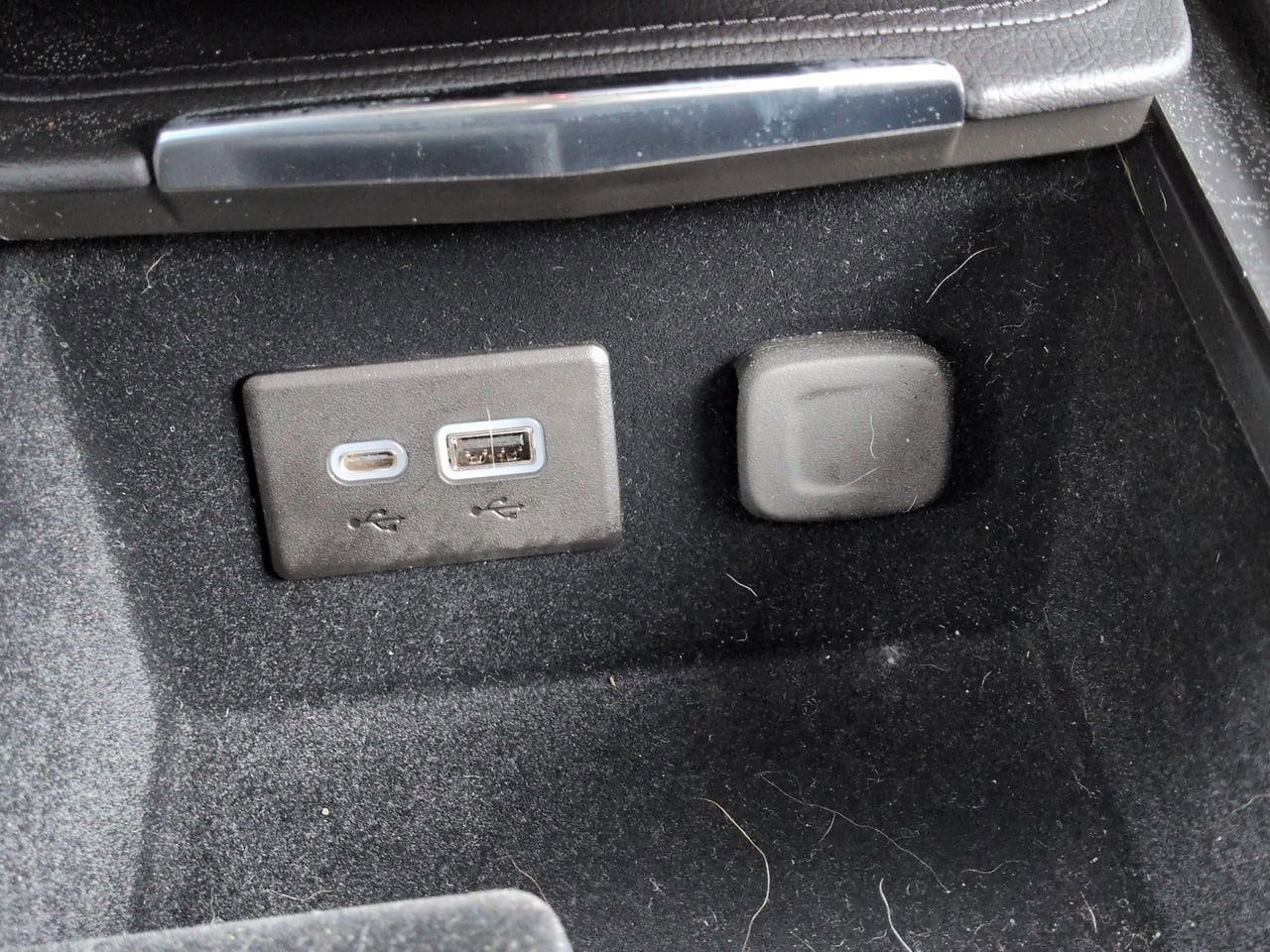 Thumbnail: 2023 Cadillac XT4 - 31