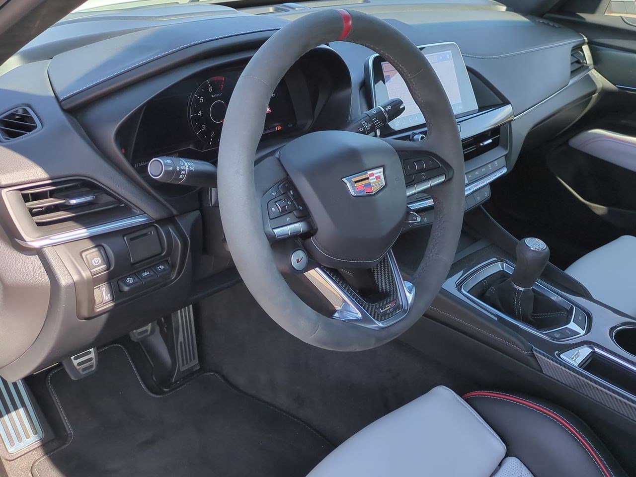 2023 Cadillac CT4 photo 2