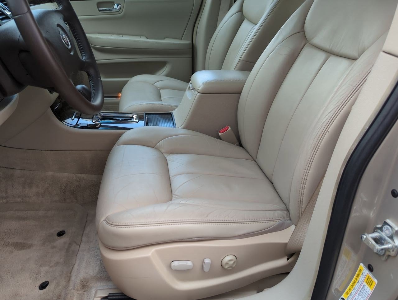 Thumbnail: 2009 Cadillac DTS - 15