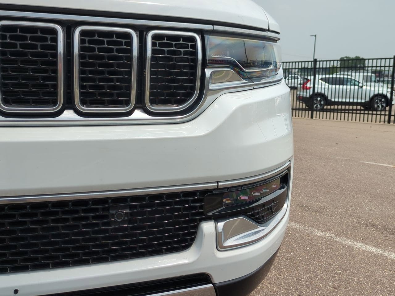 Thumbnail: 2022 Jeep Wagoneer - 10