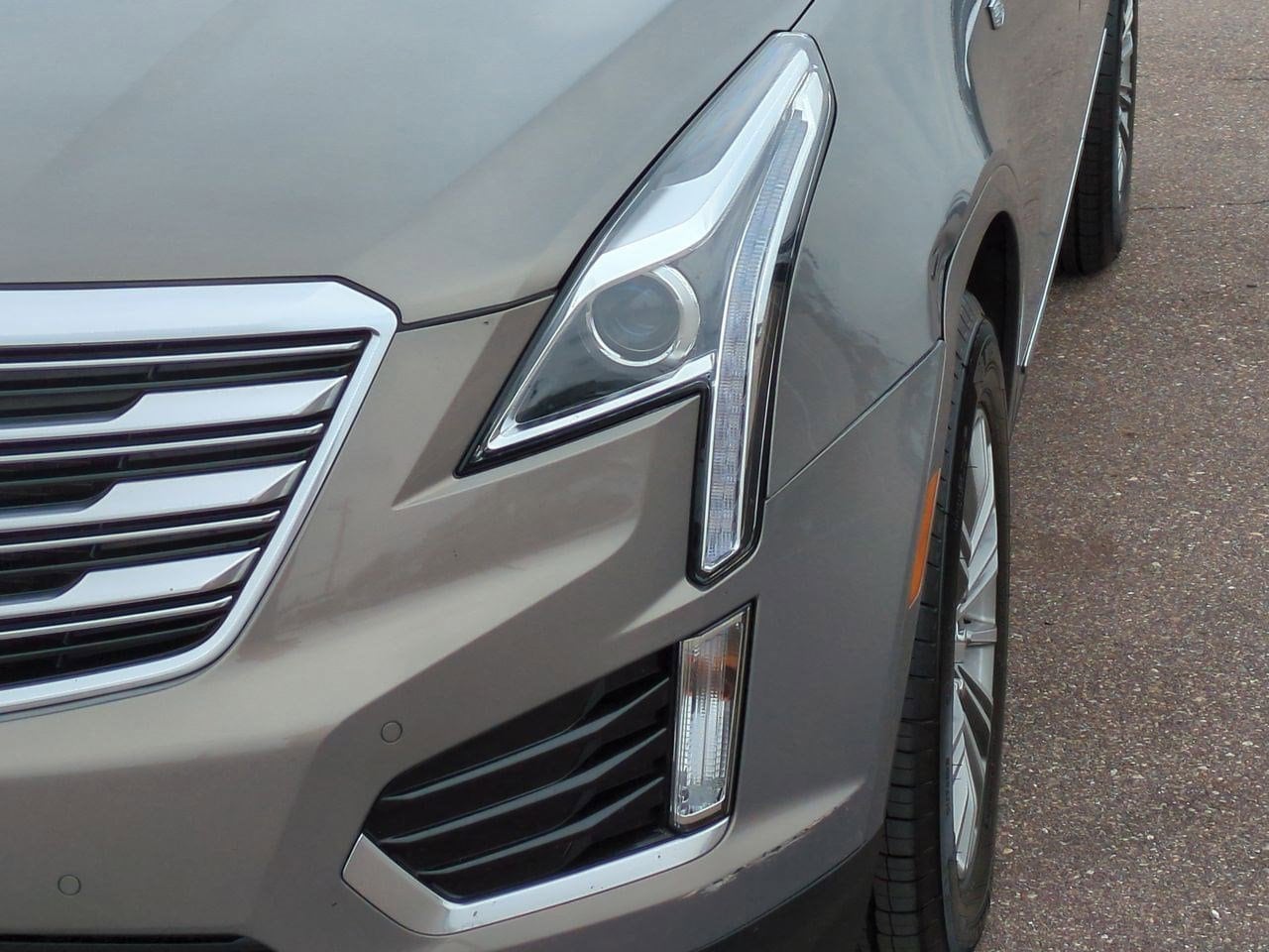 Thumbnail: 2022 Cadillac XT5 - 10