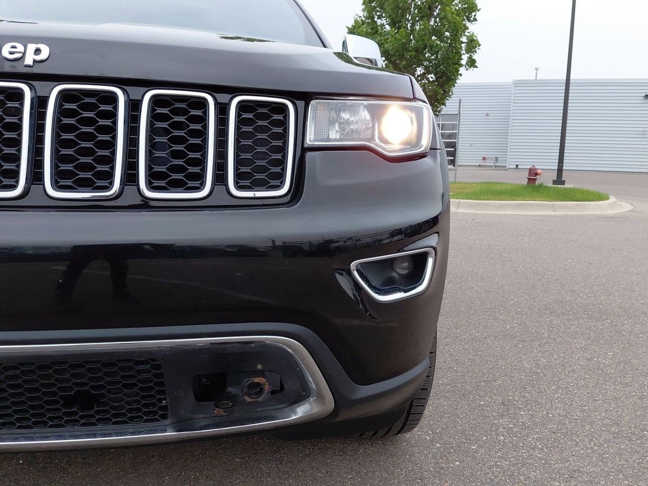 Thumbnail: 2017 Jeep Grand Cherokee - 10