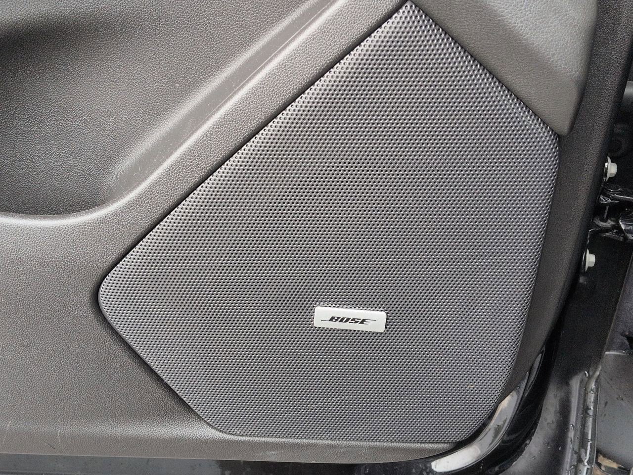 Thumbnail: 2023 Cadillac XT6 - 32