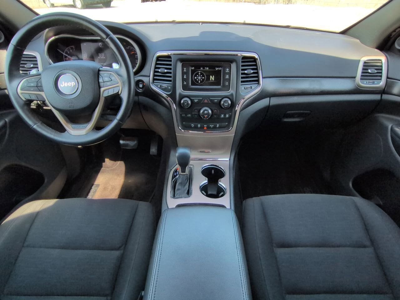 Thumbnail: 2017 Jeep Grand Cherokee - 15