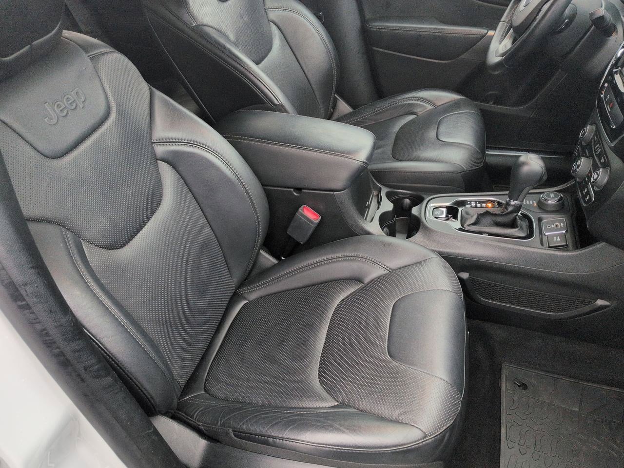 Thumbnail: 2020 Jeep Cherokee - 21