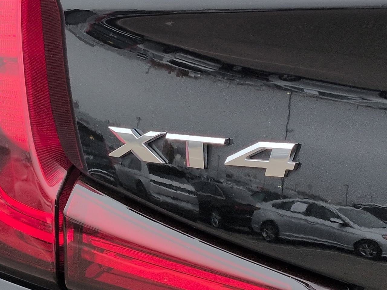 Thumbnail: 2023 Cadillac XT4 - 12