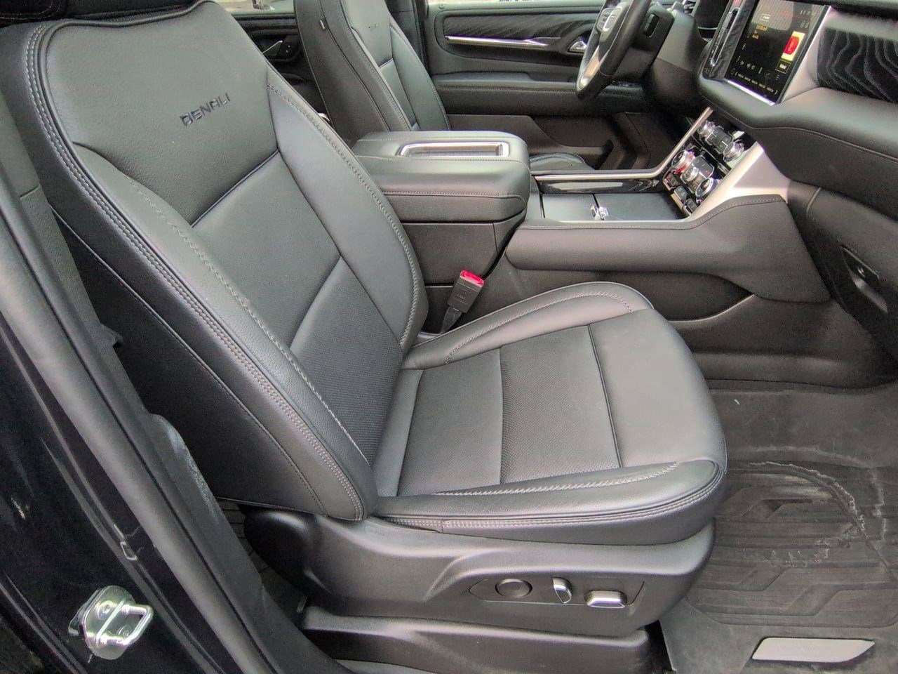 Thumbnail: 2023 GMC Yukon - 24