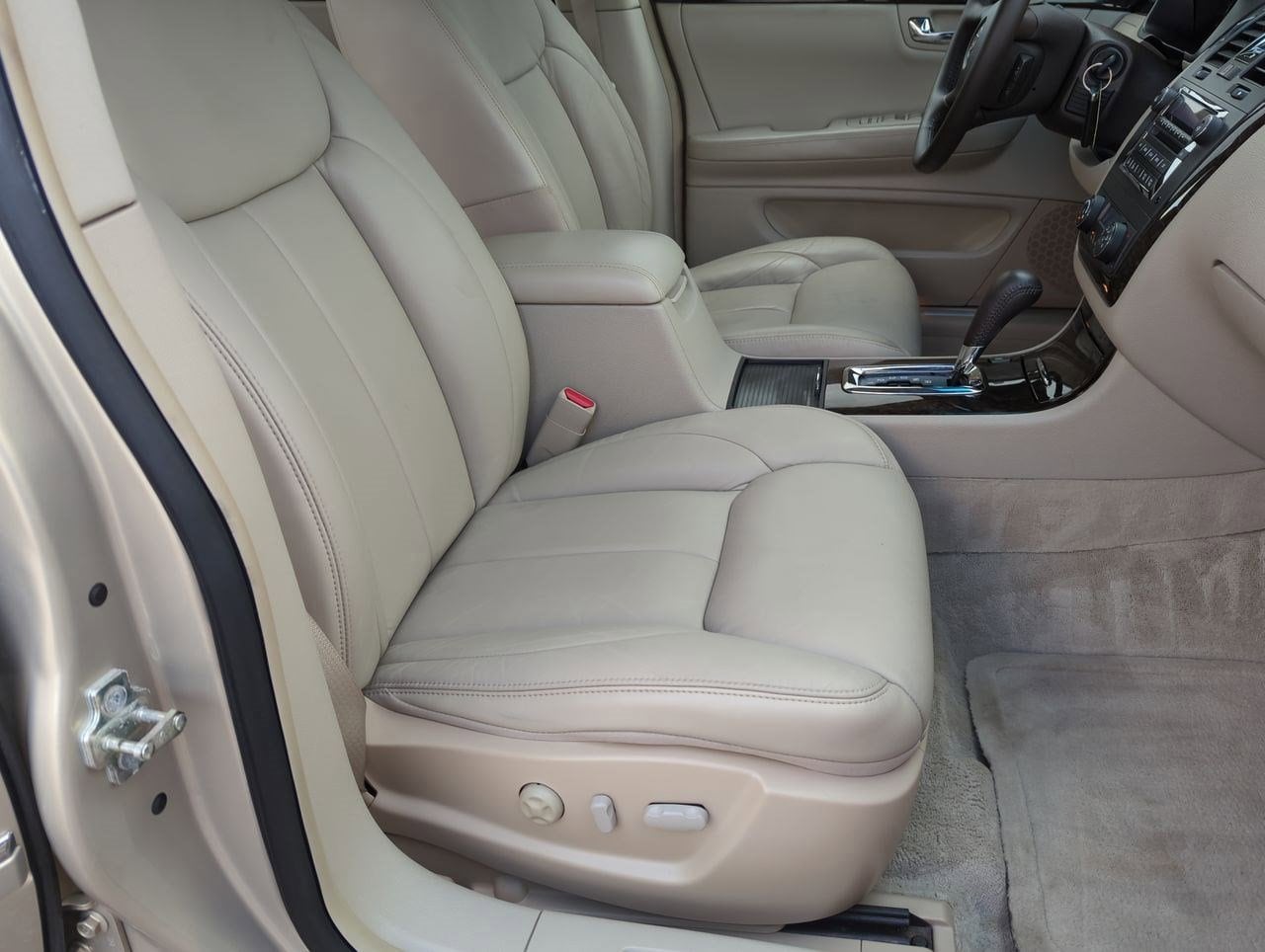 Thumbnail: 2009 Cadillac DTS - 20