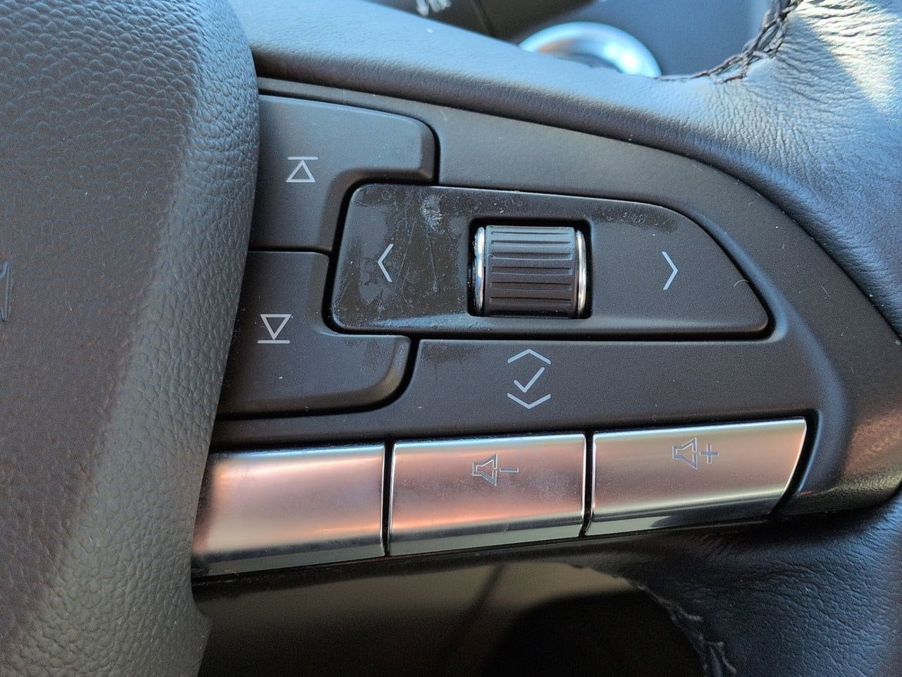 Thumbnail: 2022 Cadillac XT4 - 24