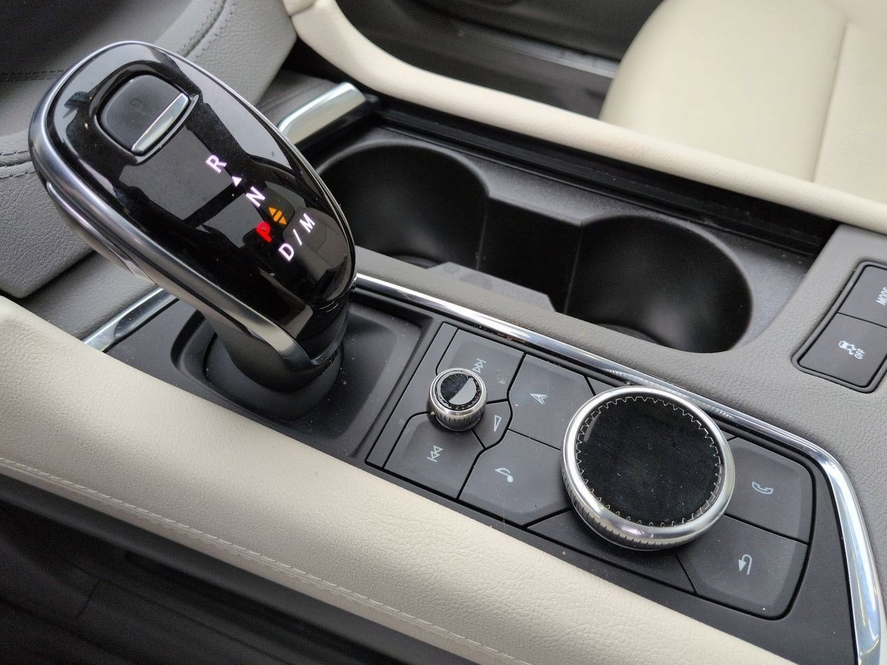 Thumbnail: 2023 Cadillac XT5 - 34