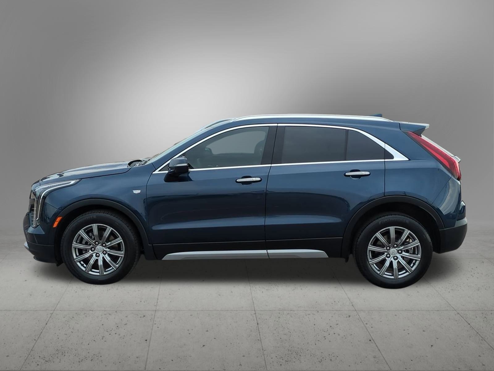 2021 Cadillac XT4 Premium Luxury photo 3