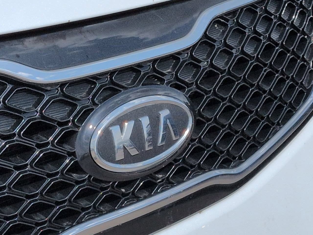 Thumbnail: 2013 Kia Sorento - 11