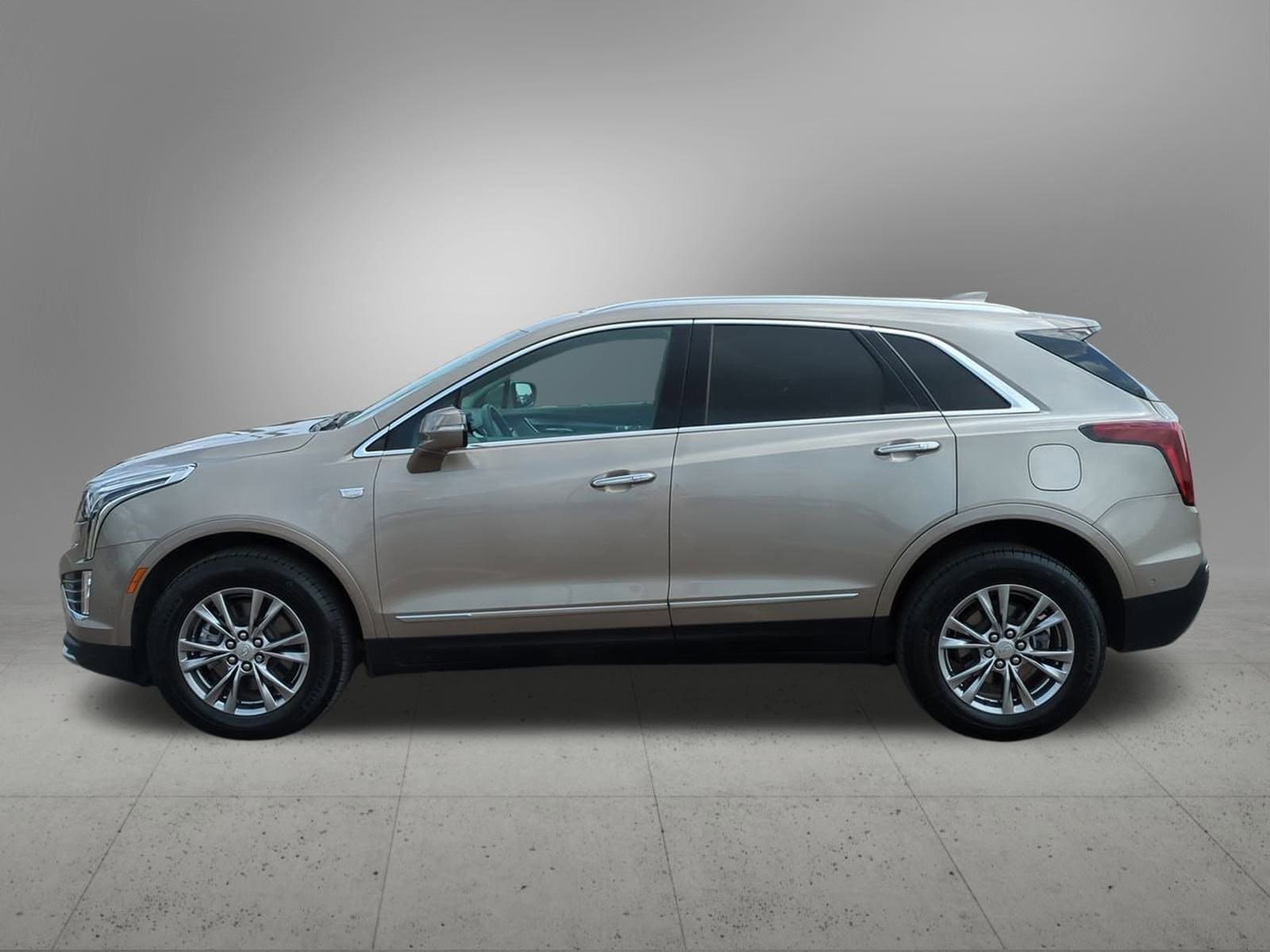 Thumbnail: 2023 Cadillac XT5 - 3