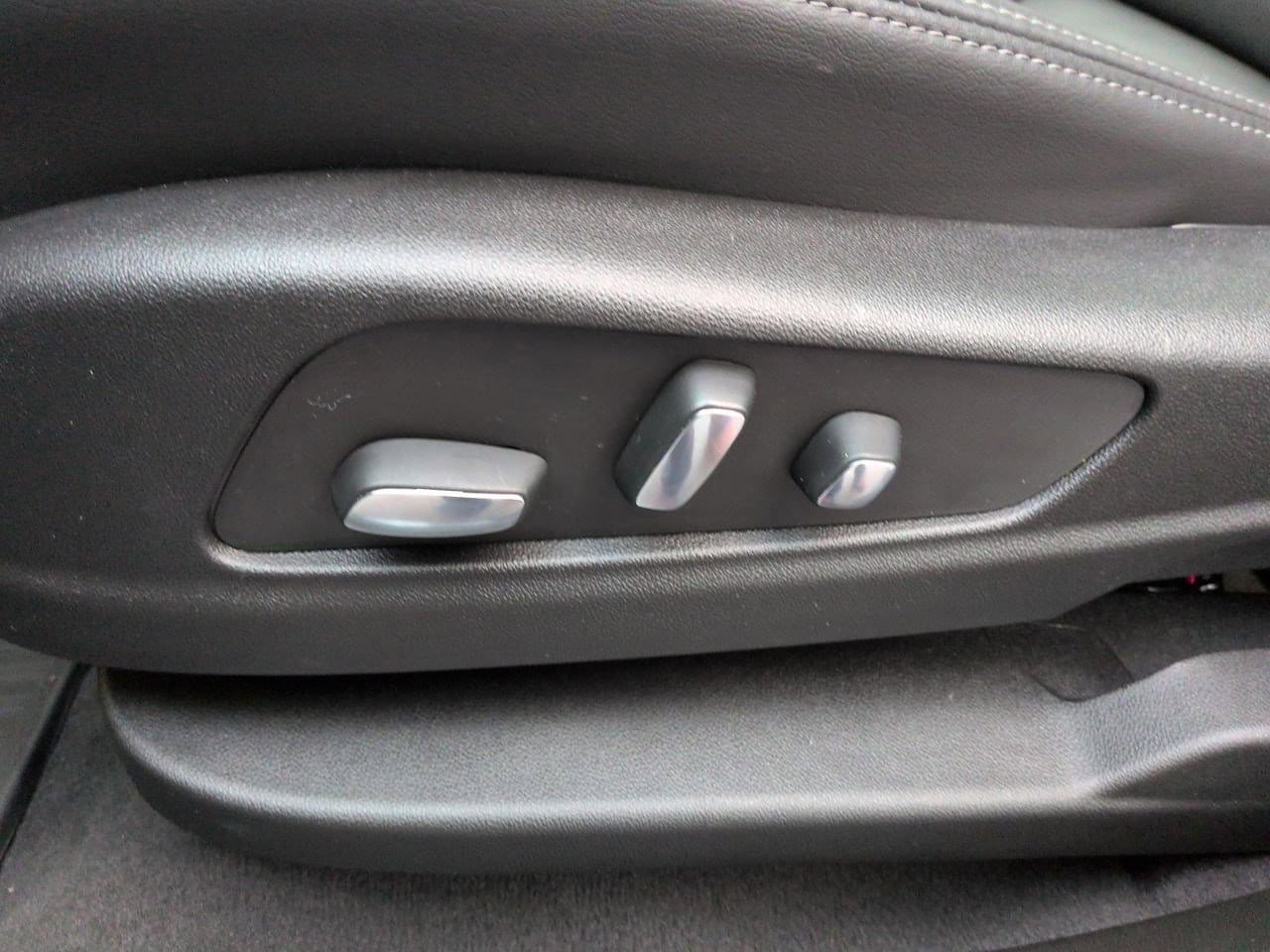 Thumbnail: 2025 Cadillac XT6 - 17