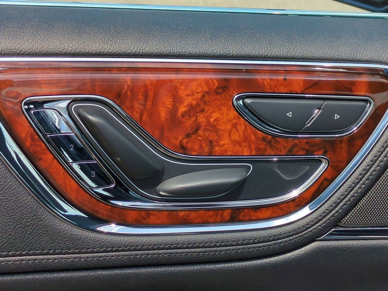 Thumbnail: 2017 Lincoln Continental - 16