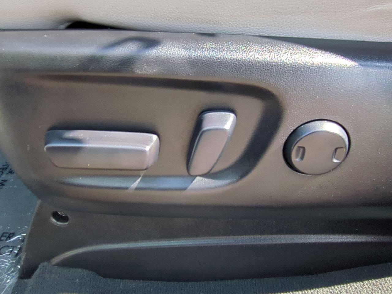 Thumbnail: 2020 Toyota Sienna - 16