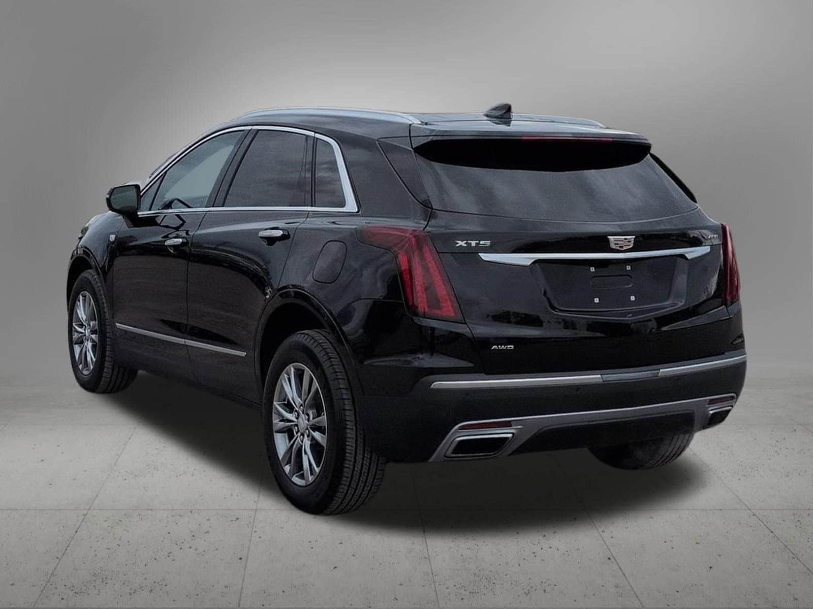 Thumbnail: 2023 Cadillac XT5 - 4