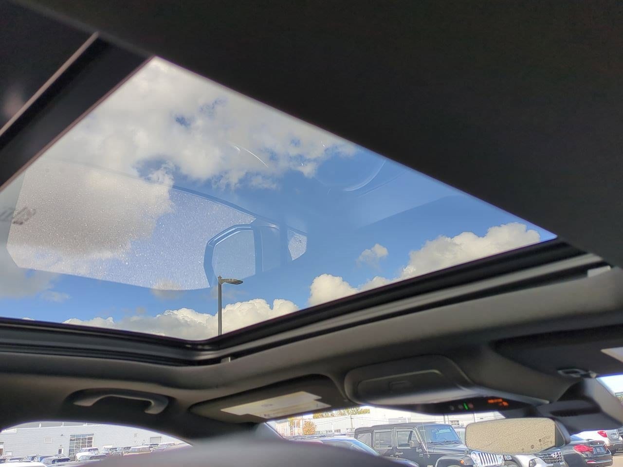 Thumbnail: 2023 Cadillac XT4 - 21