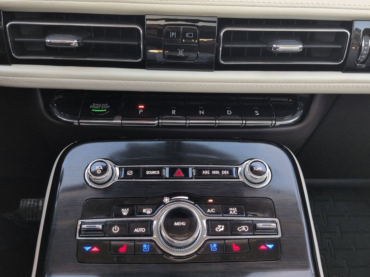 Thumbnail: 2023 Lincoln Nautilus - 29