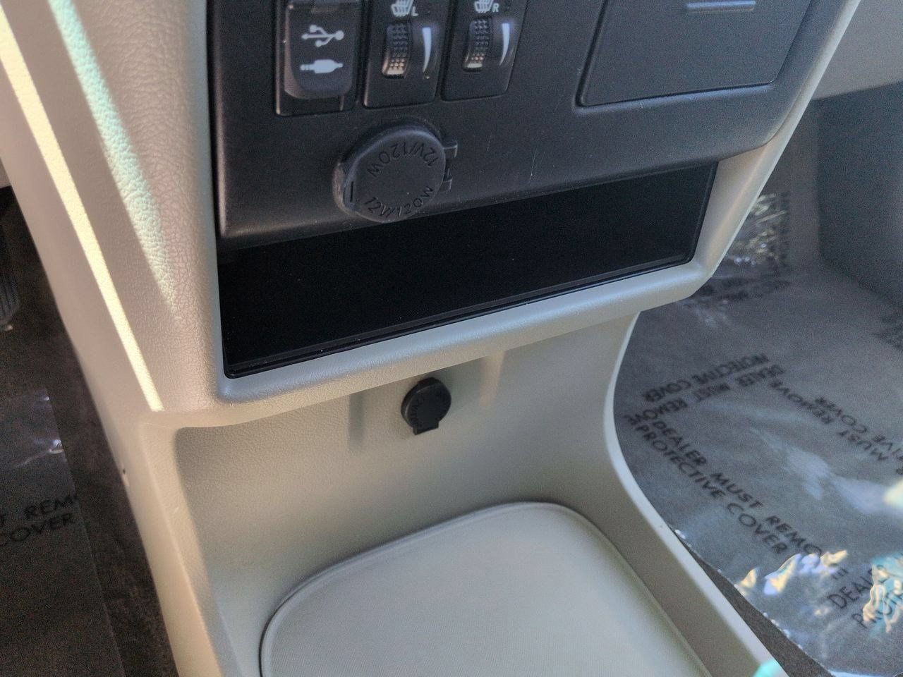 2015 Toyota Sienna XLE - Photo 29