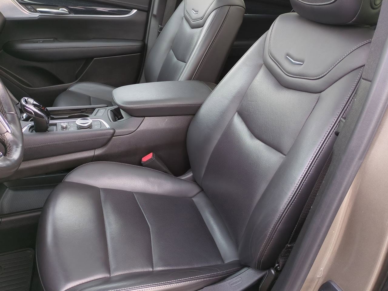 Thumbnail: 2023 Cadillac XT5 - 16