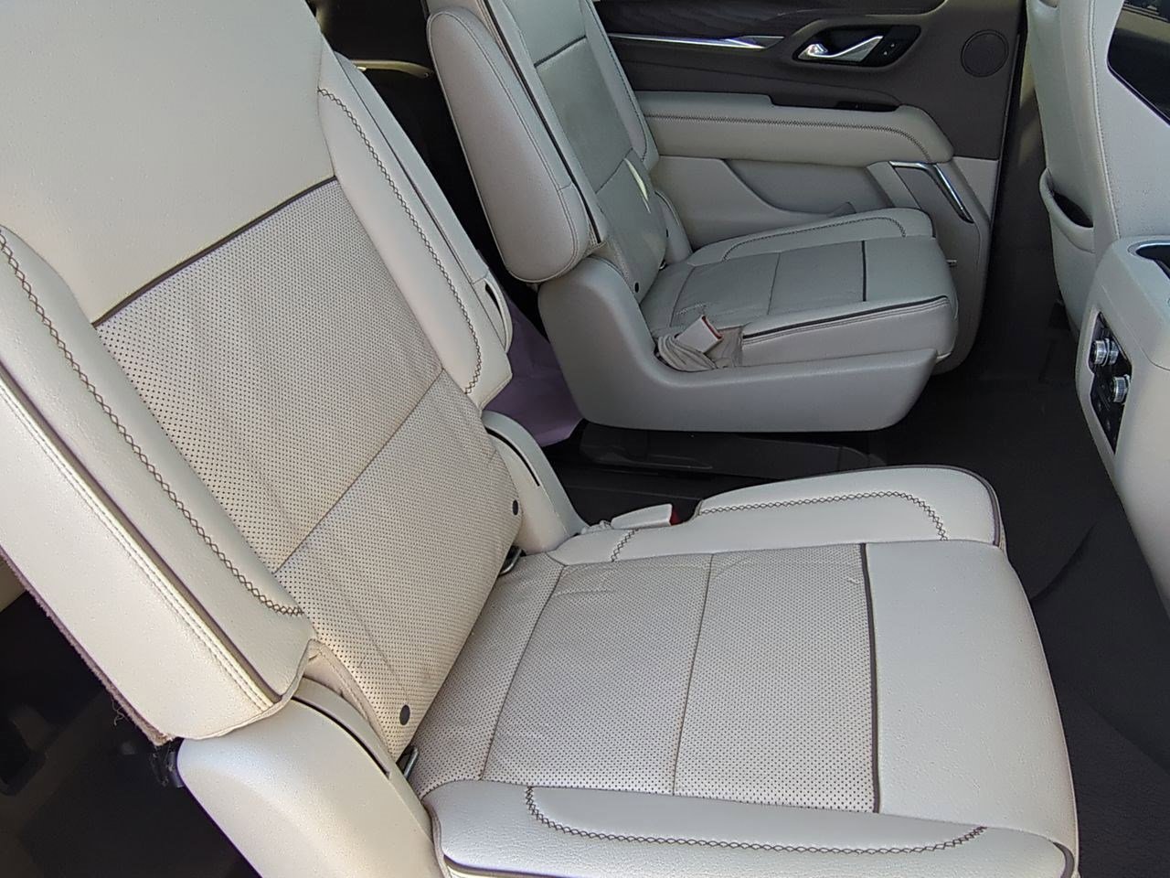 Thumbnail: 2021 GMC Yukon XL - 20