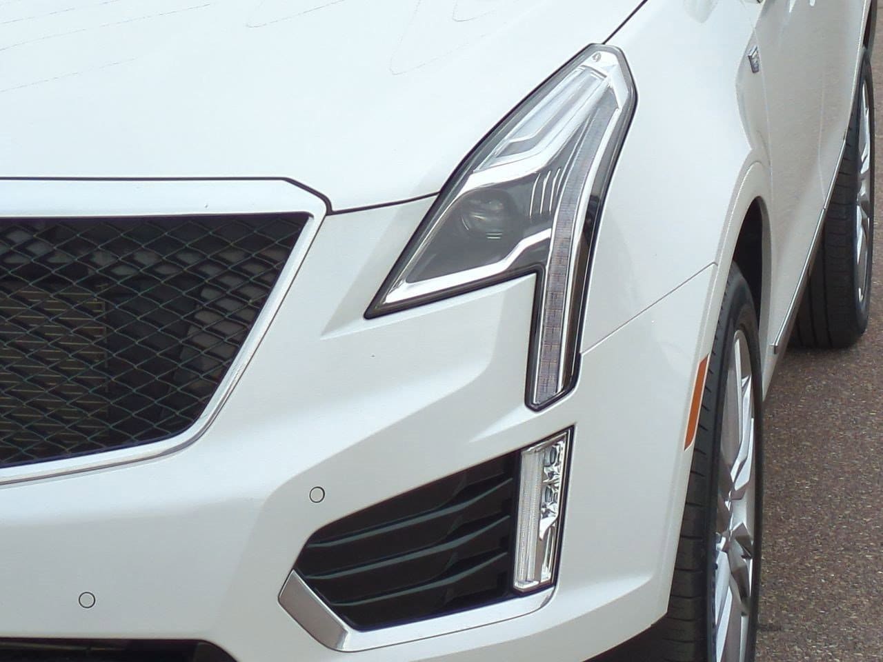 Thumbnail: 2023 Cadillac XT5 - 10