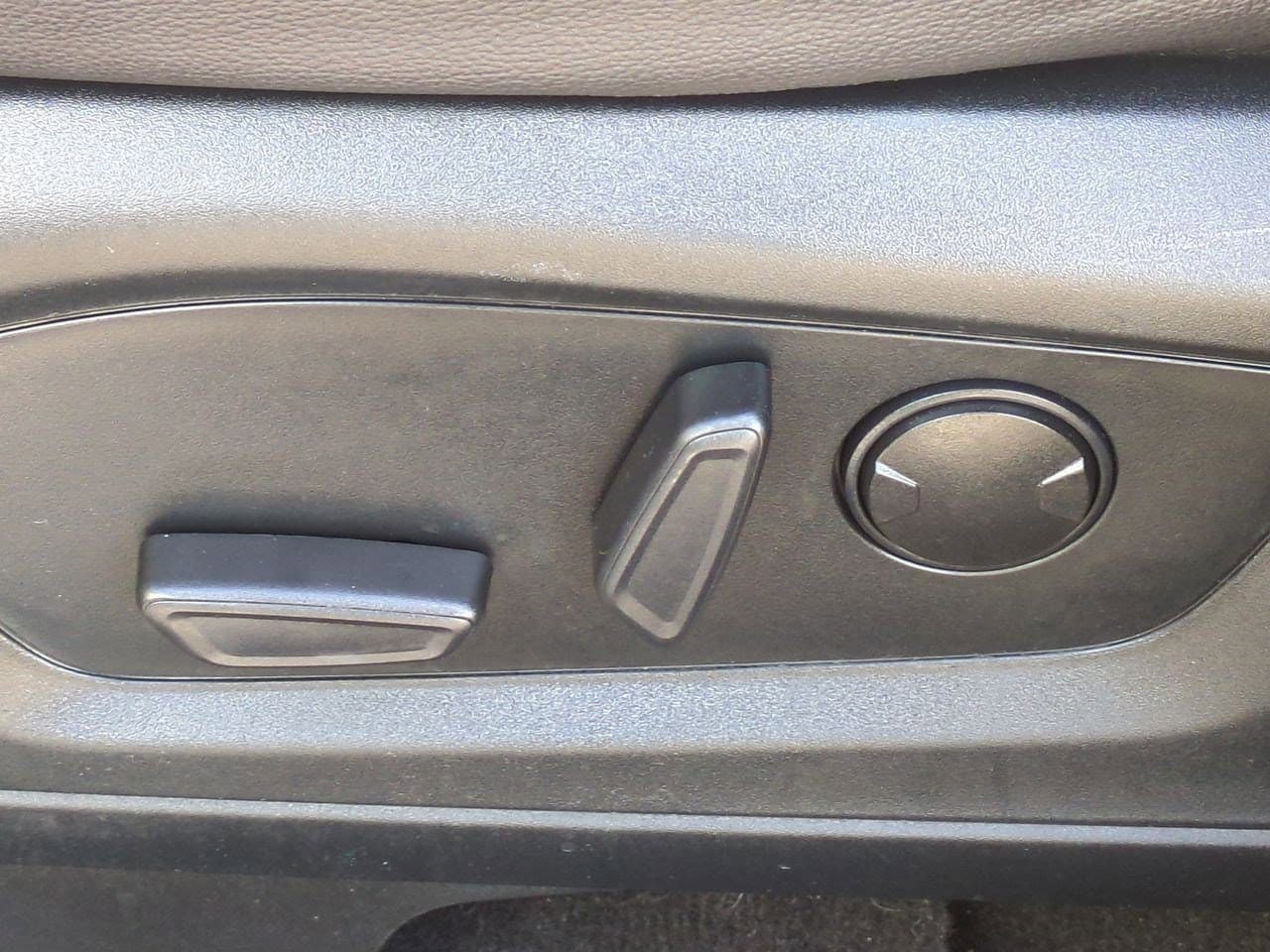 Thumbnail: 2022 Ford Explorer - 16